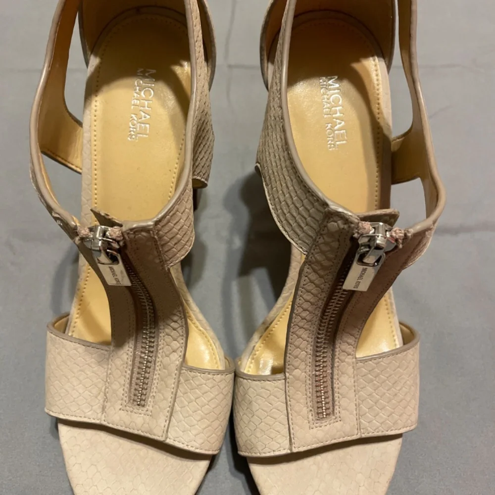 Micheal Kors Heel - Picture 3 of 3